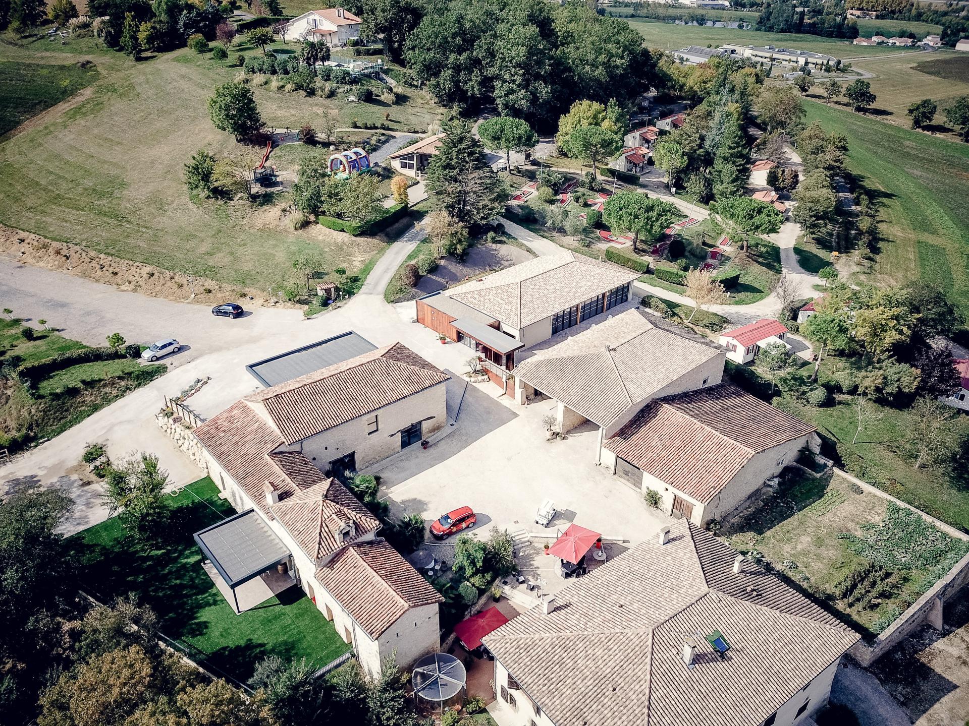 Photo 2 of the listing.