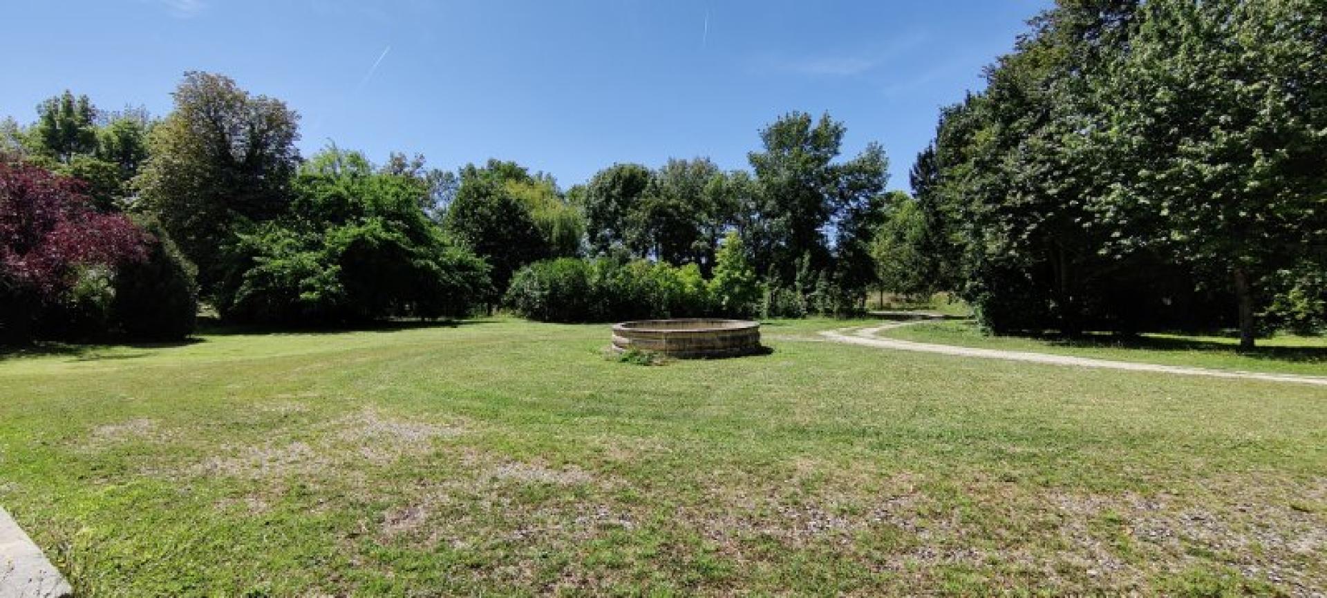 Photo 10 of the listing.