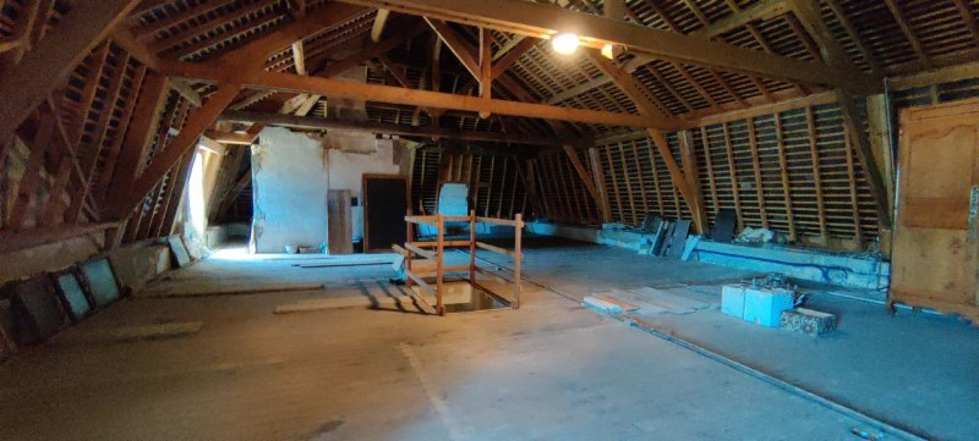 Photo 9 of the listing.