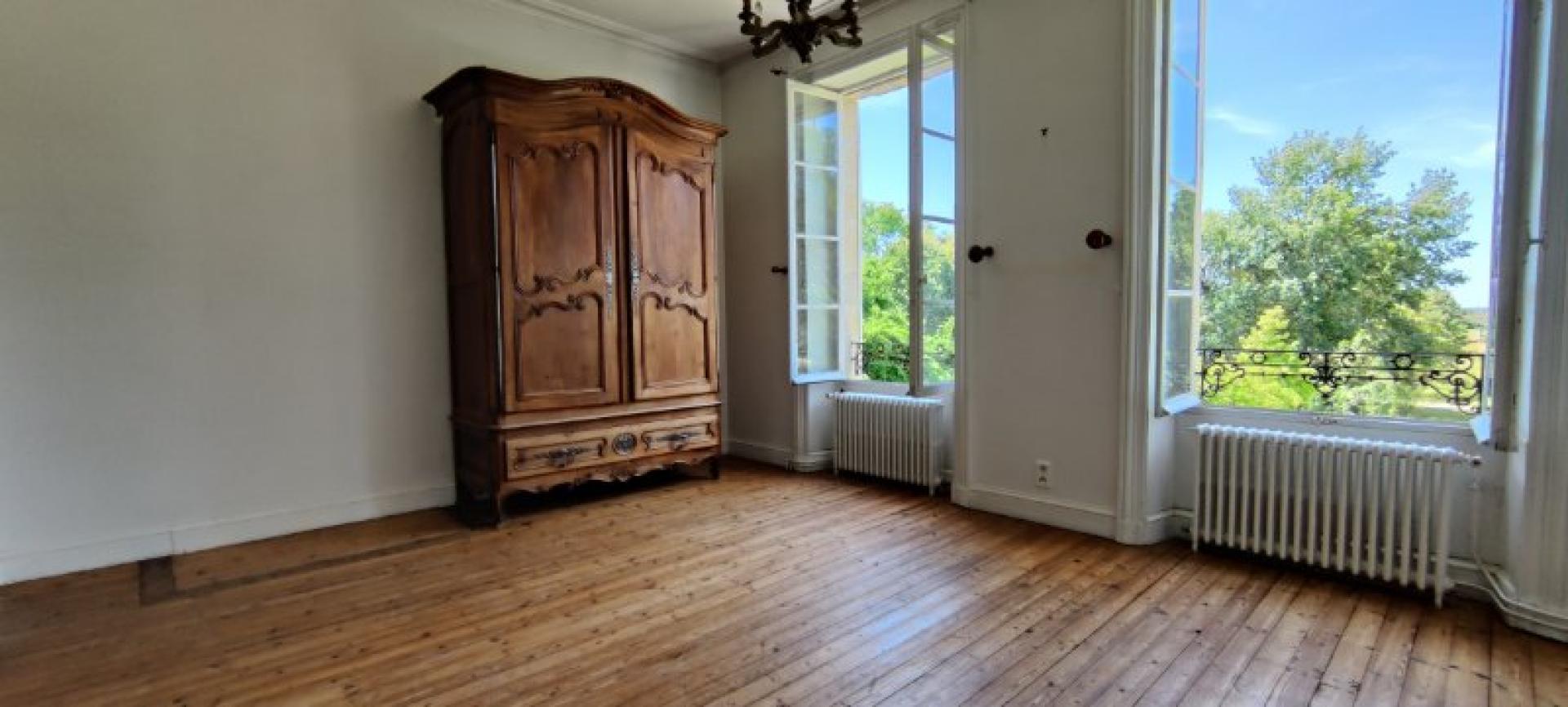 Photo 7 of the listing.