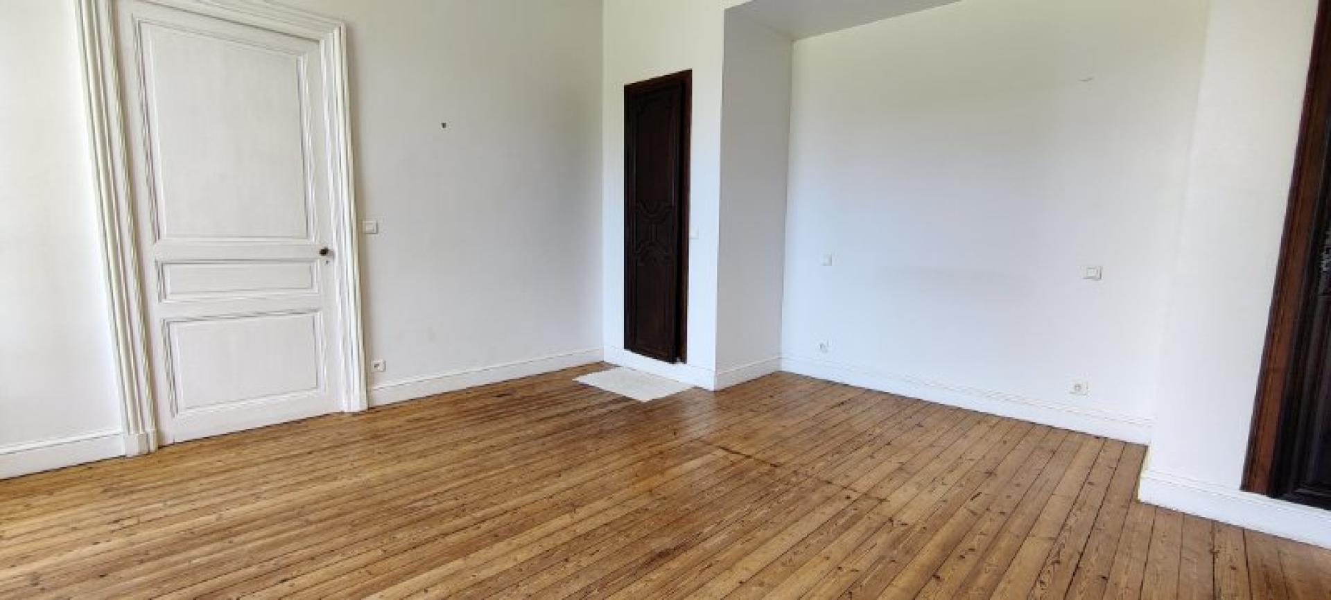 Photo 8 of the listing.