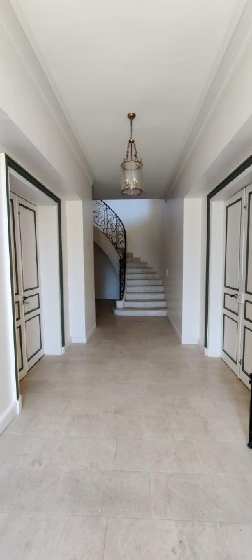 Photo 6 of the listing.