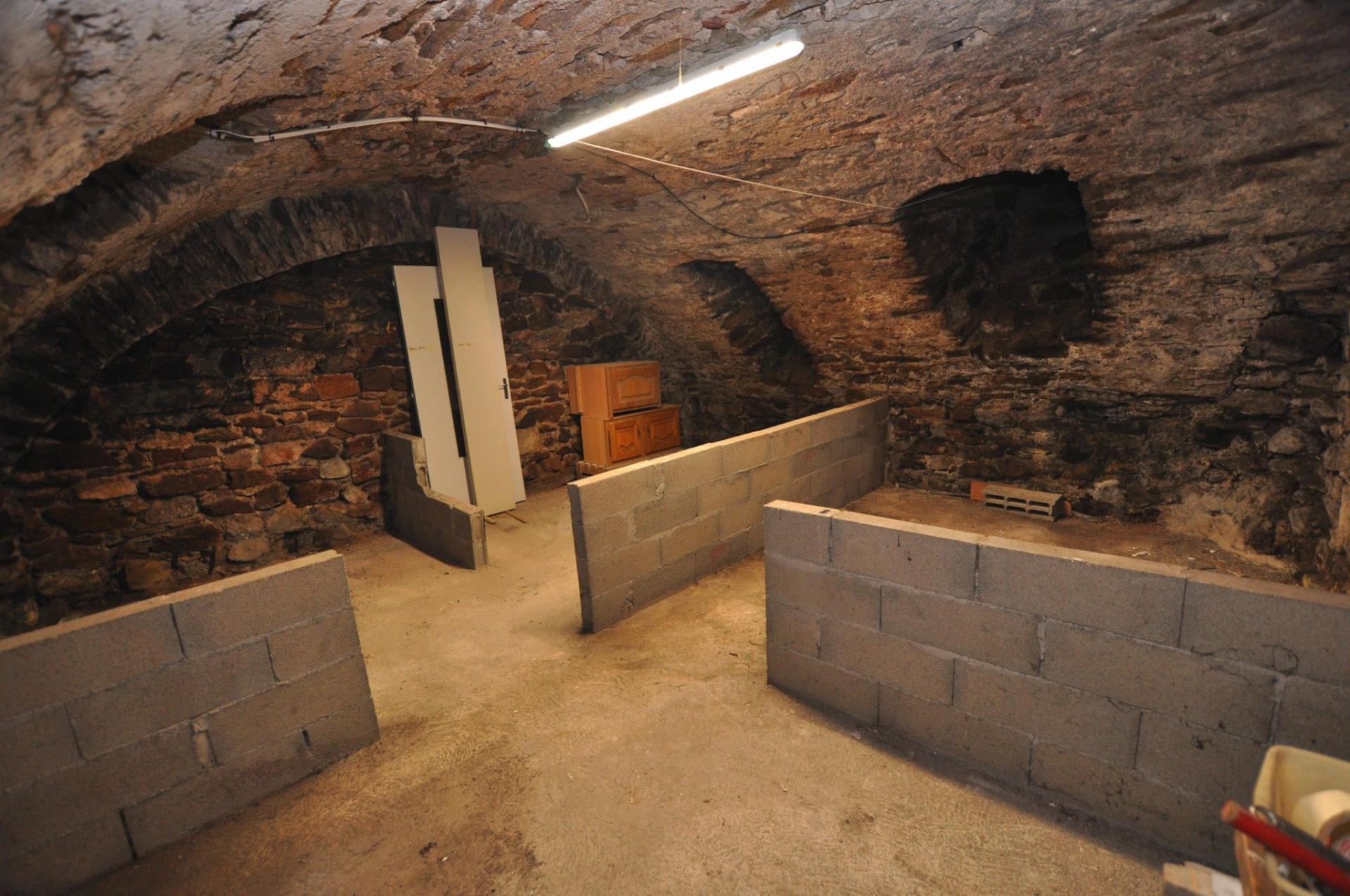 Photo 6 of the listing.