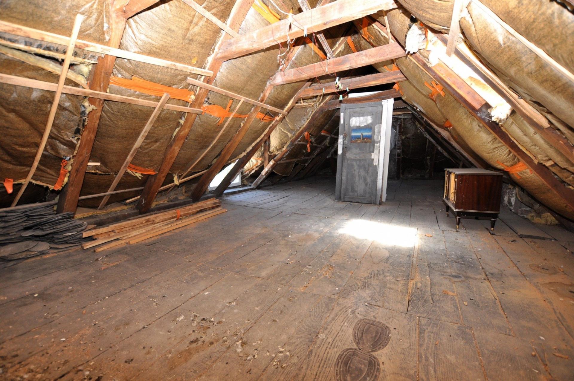 Photo 5 of the listing.