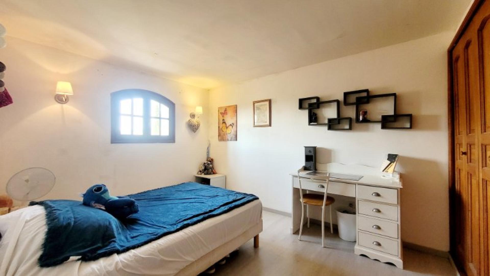 Photo 11 of the listing.