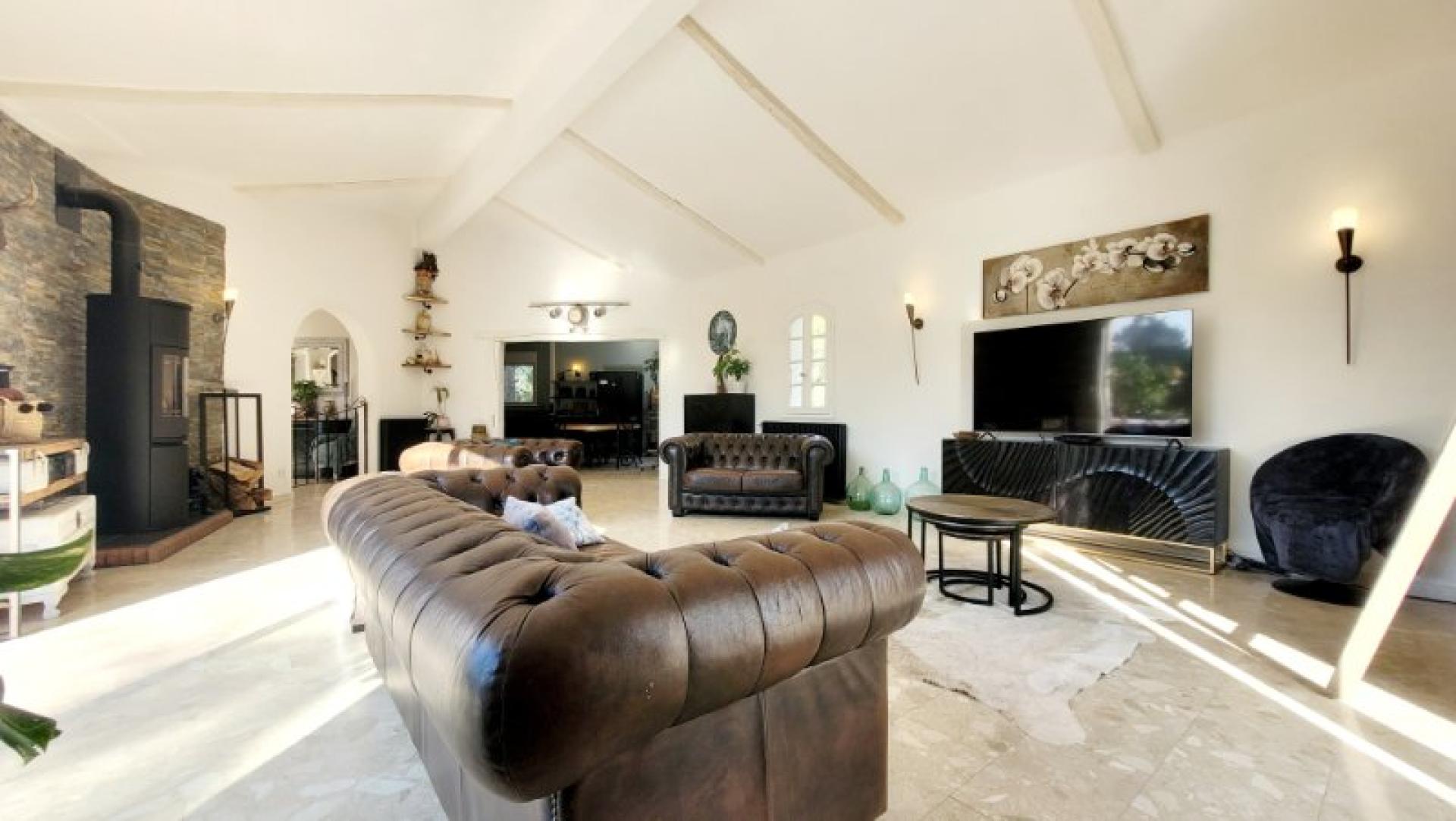 Photo 3 of the listing.