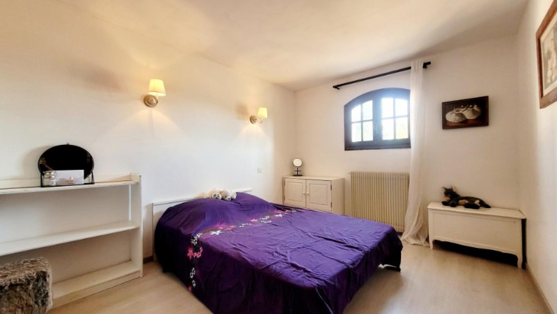 Photo 10 of the listing.