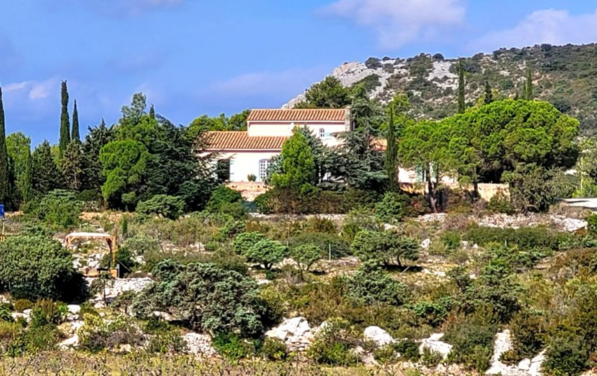 Photo 4 of the listing.