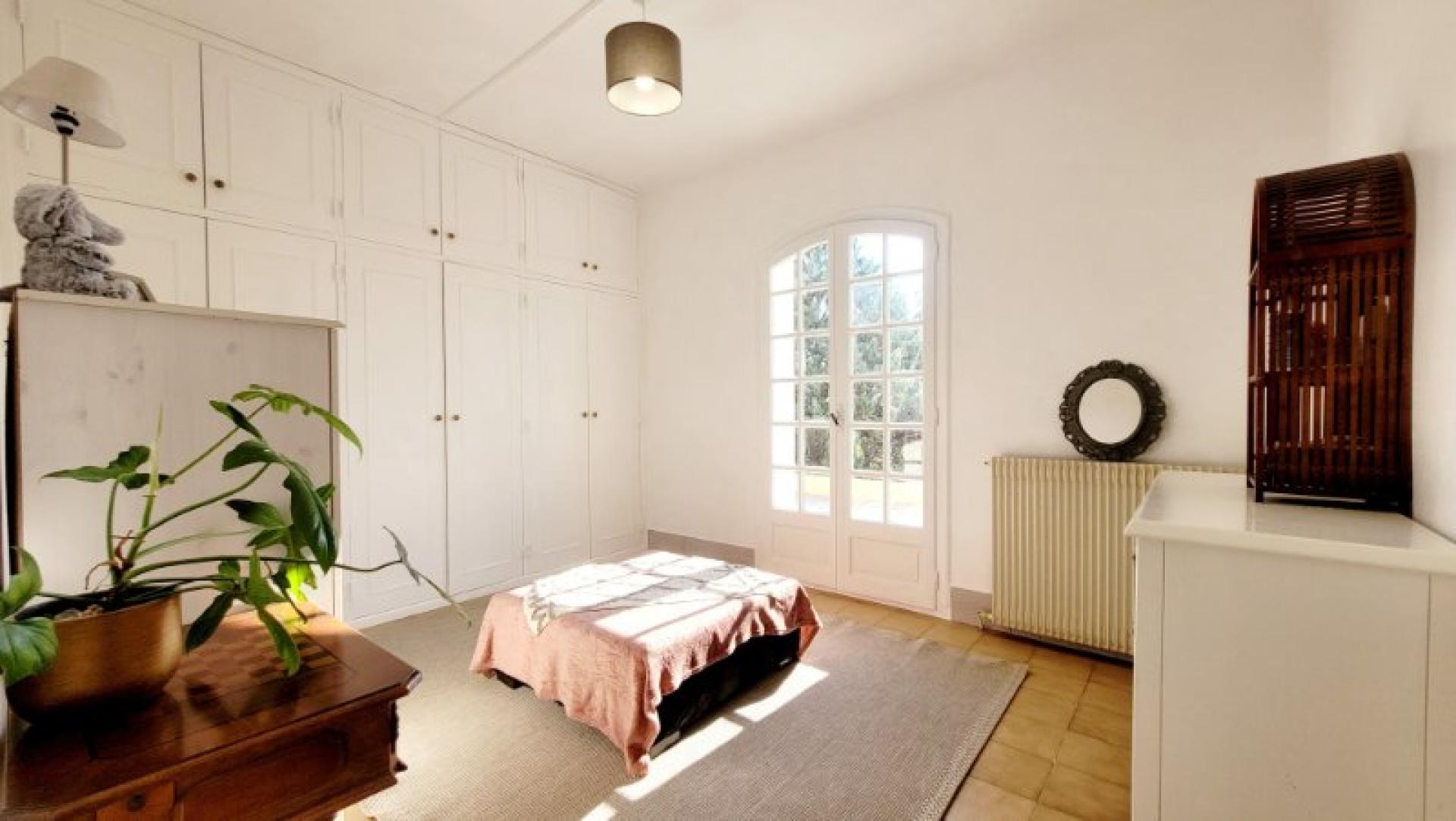 Photo 9 of the listing.