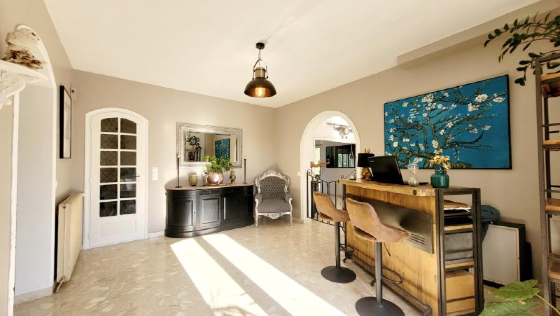 Photo 8 of the listing.