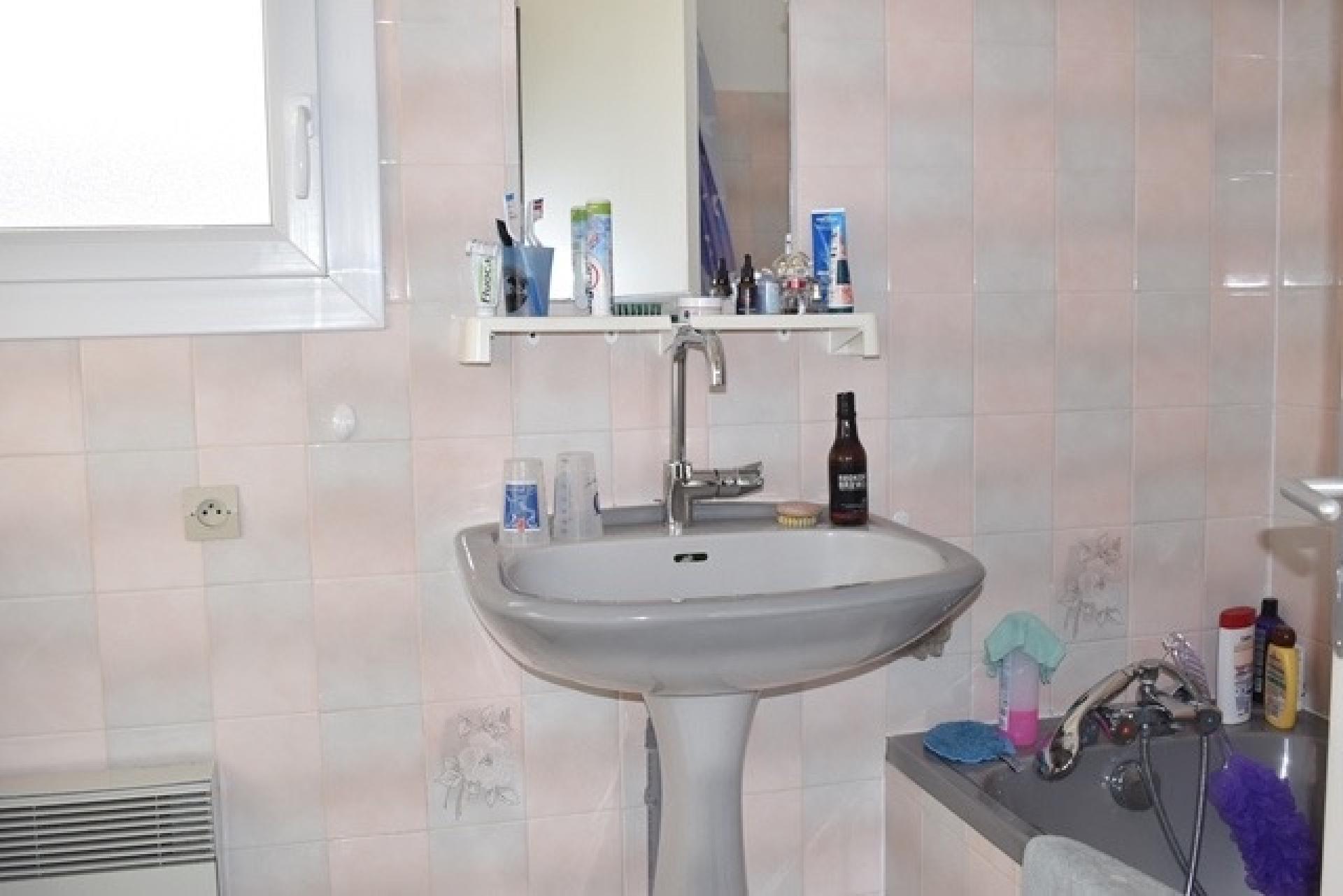 Photo 10 of the listing.