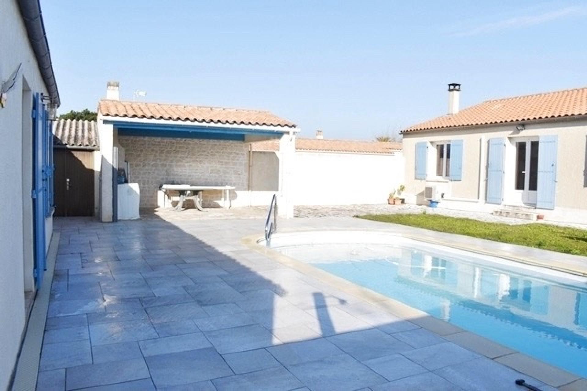 Photo 2 of the listing.