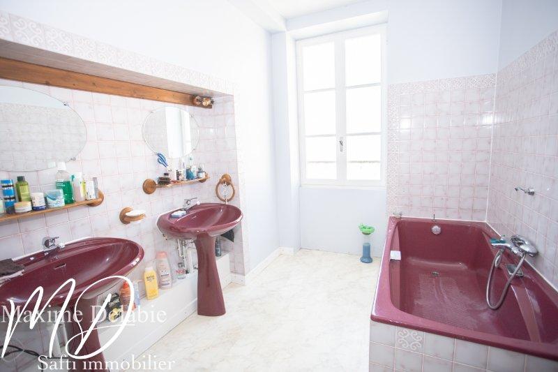 Photo 7 of the listing.