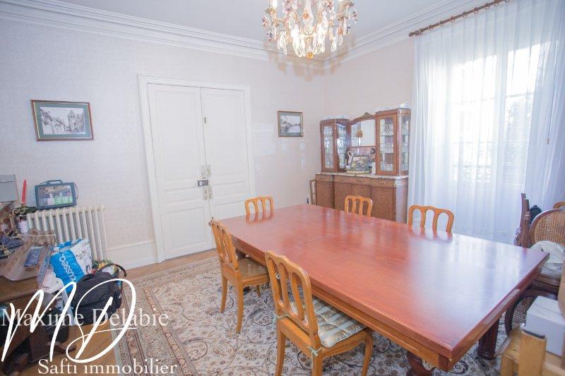 Photo 4 of the listing.