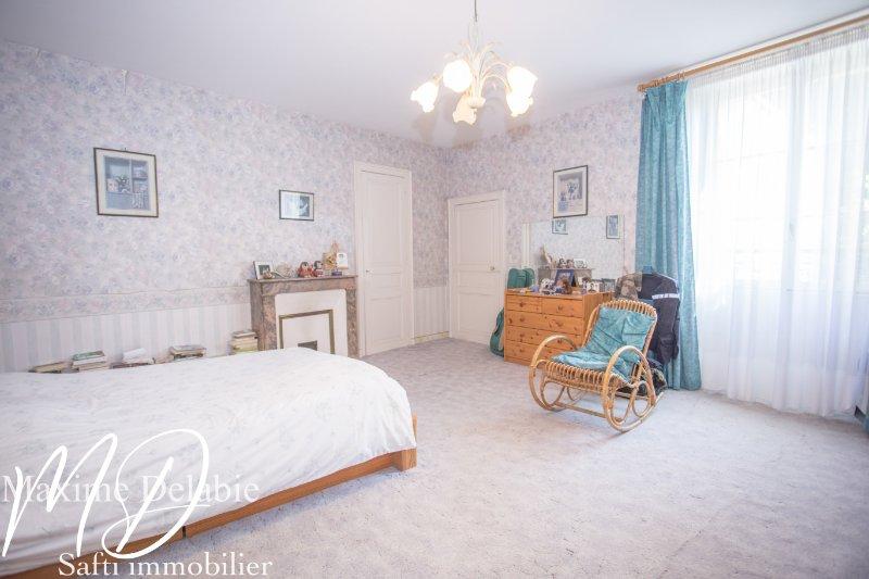 Photo 2 of the listing.