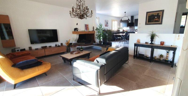 Photo 3 of the listing.