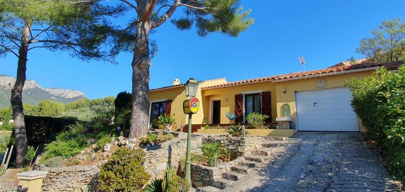 Photo 2 of the listing.