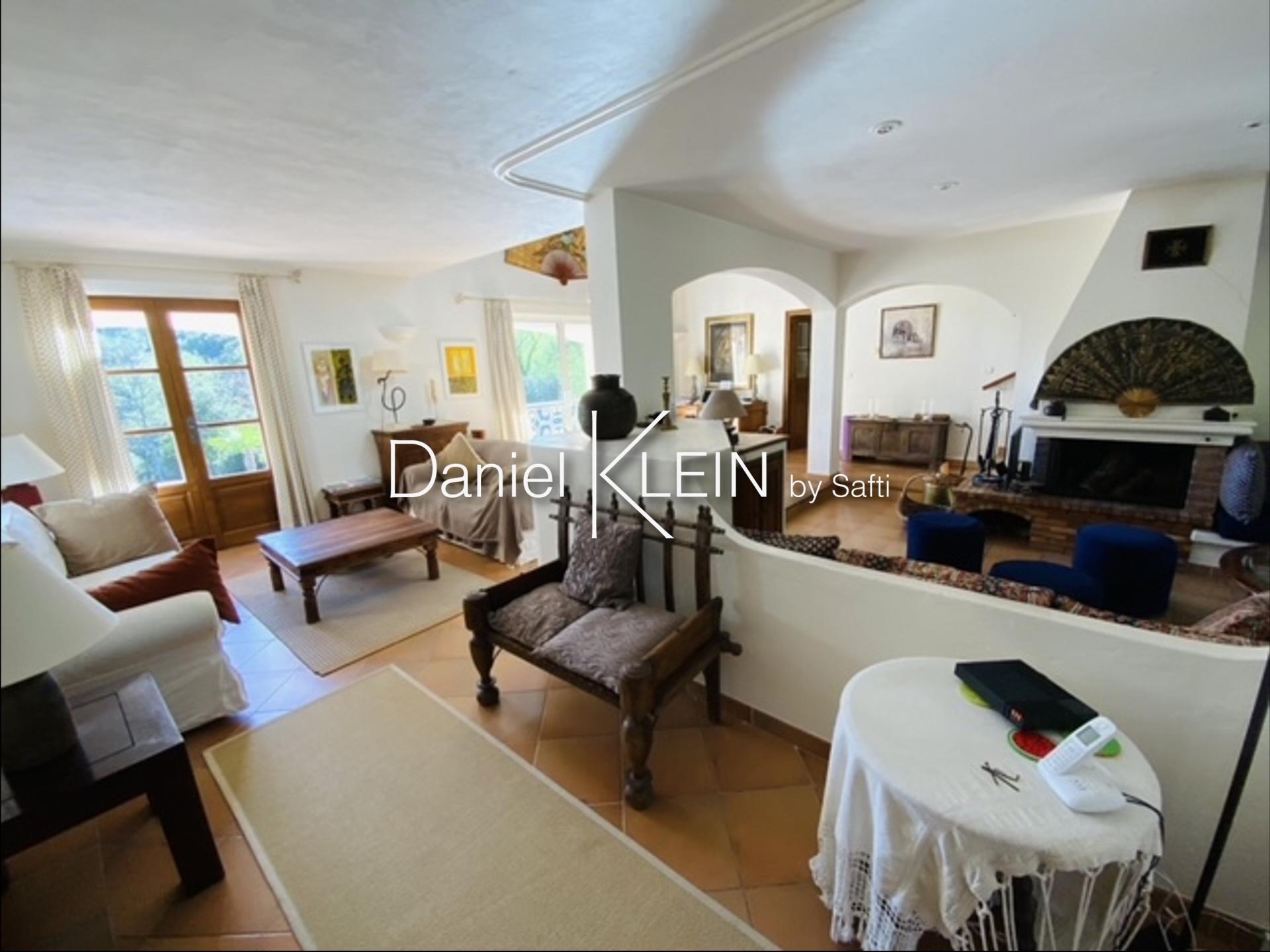 Photo 4 of the listing.