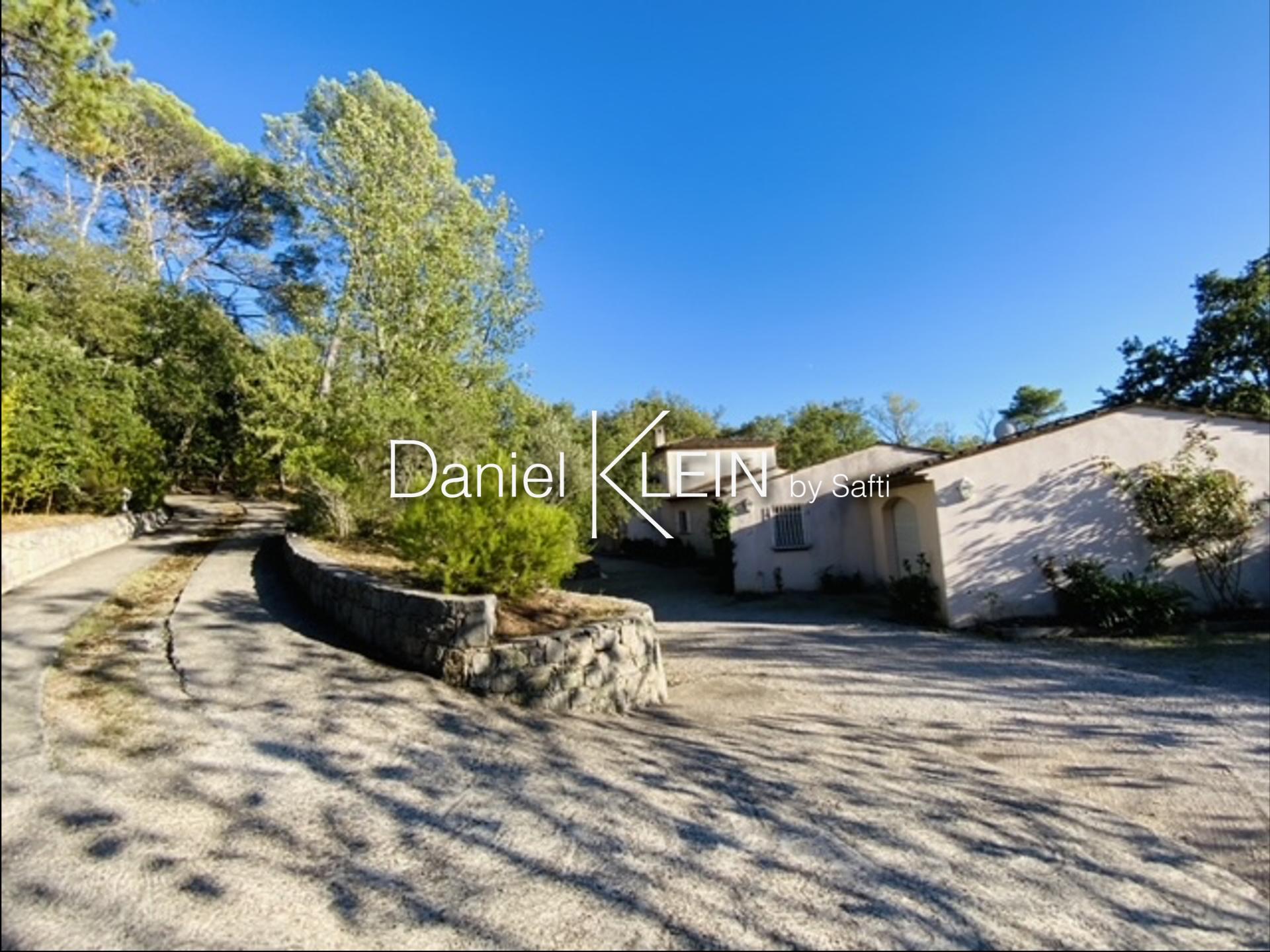 Photo 2 of the listing.