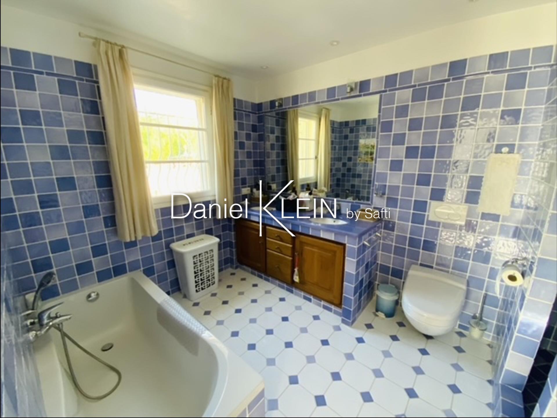 Photo 12 of the listing.