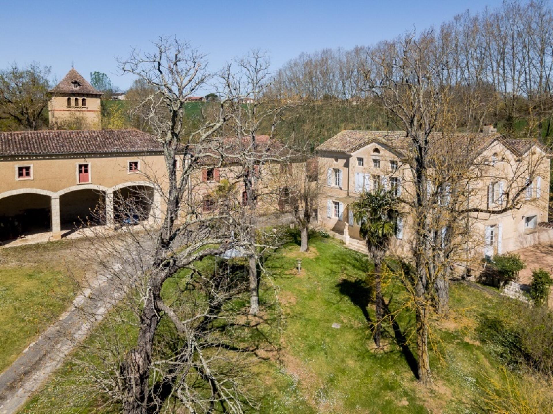 Photo 9 of the listing.