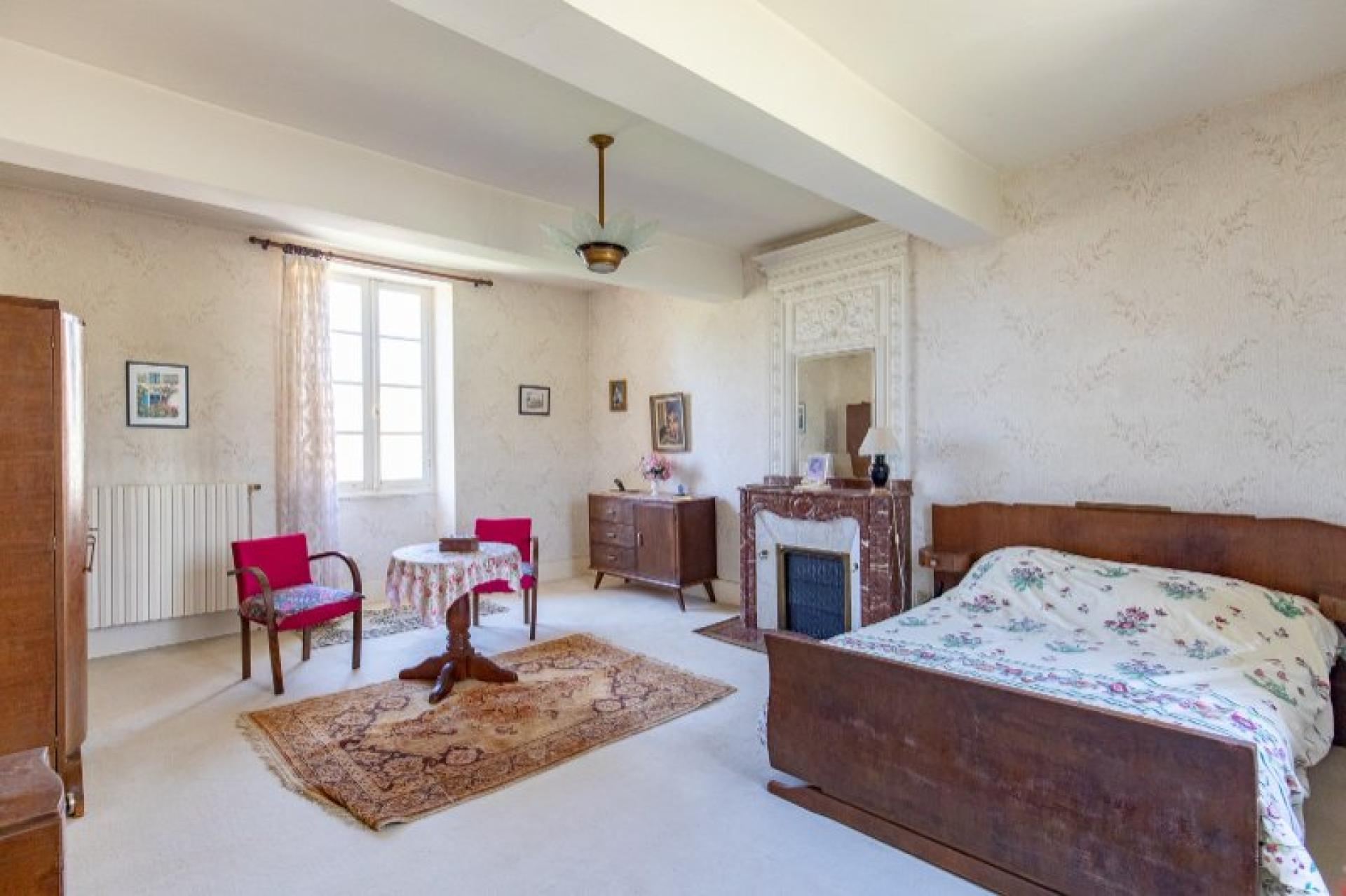 Photo 7 of the listing.