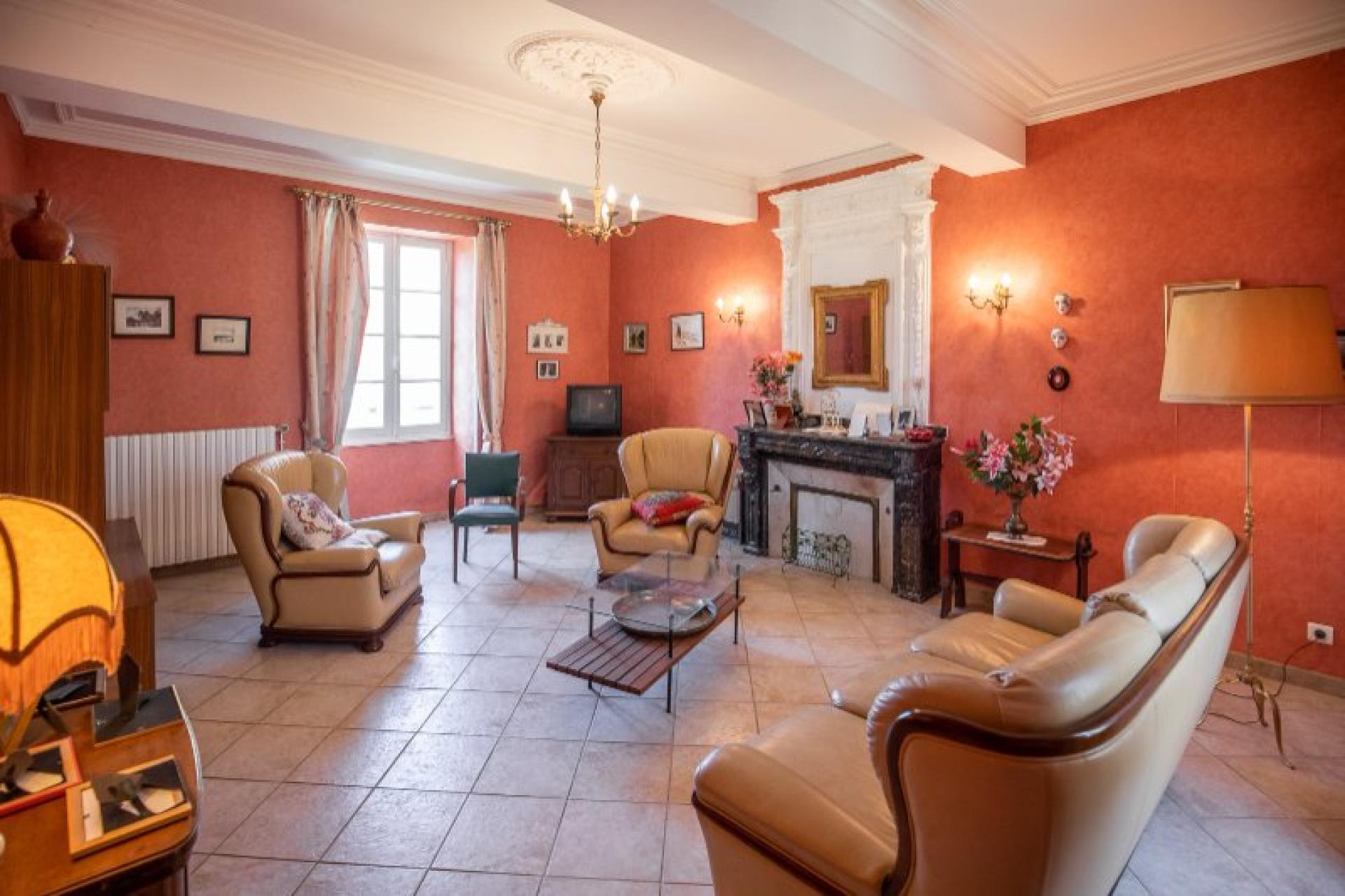 Photo 8 of the listing.