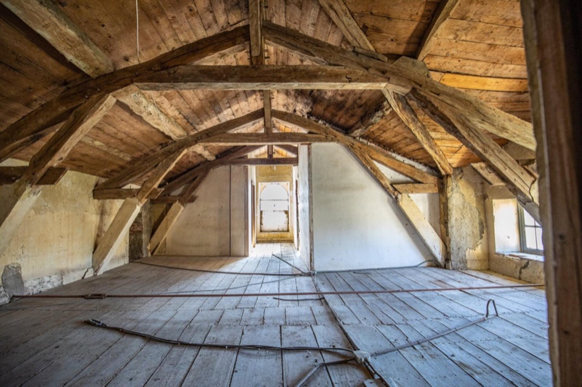 Photo 10 of the listing.