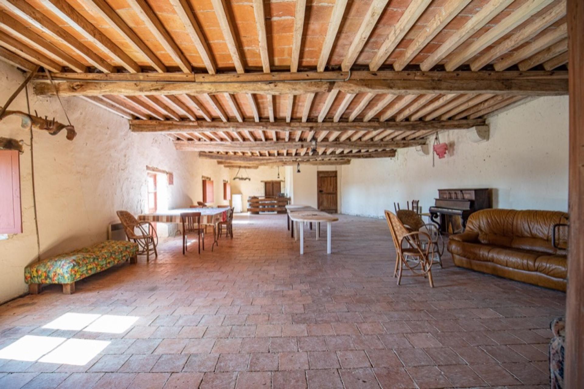 Photo 3 of the listing.