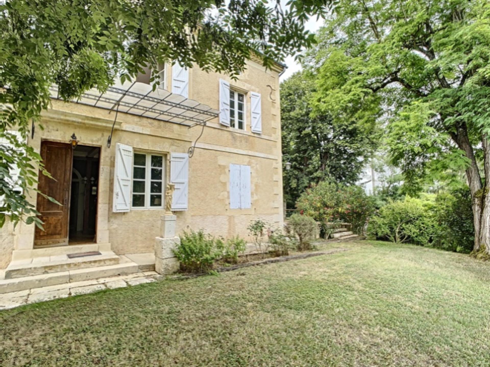 Photo 2 of the listing.