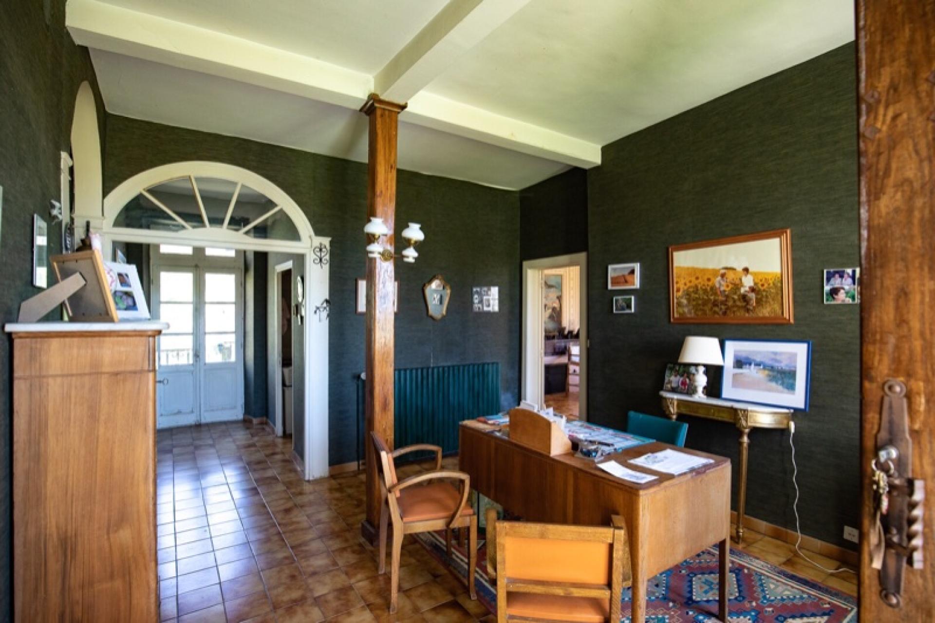 Photo 6 of the listing.