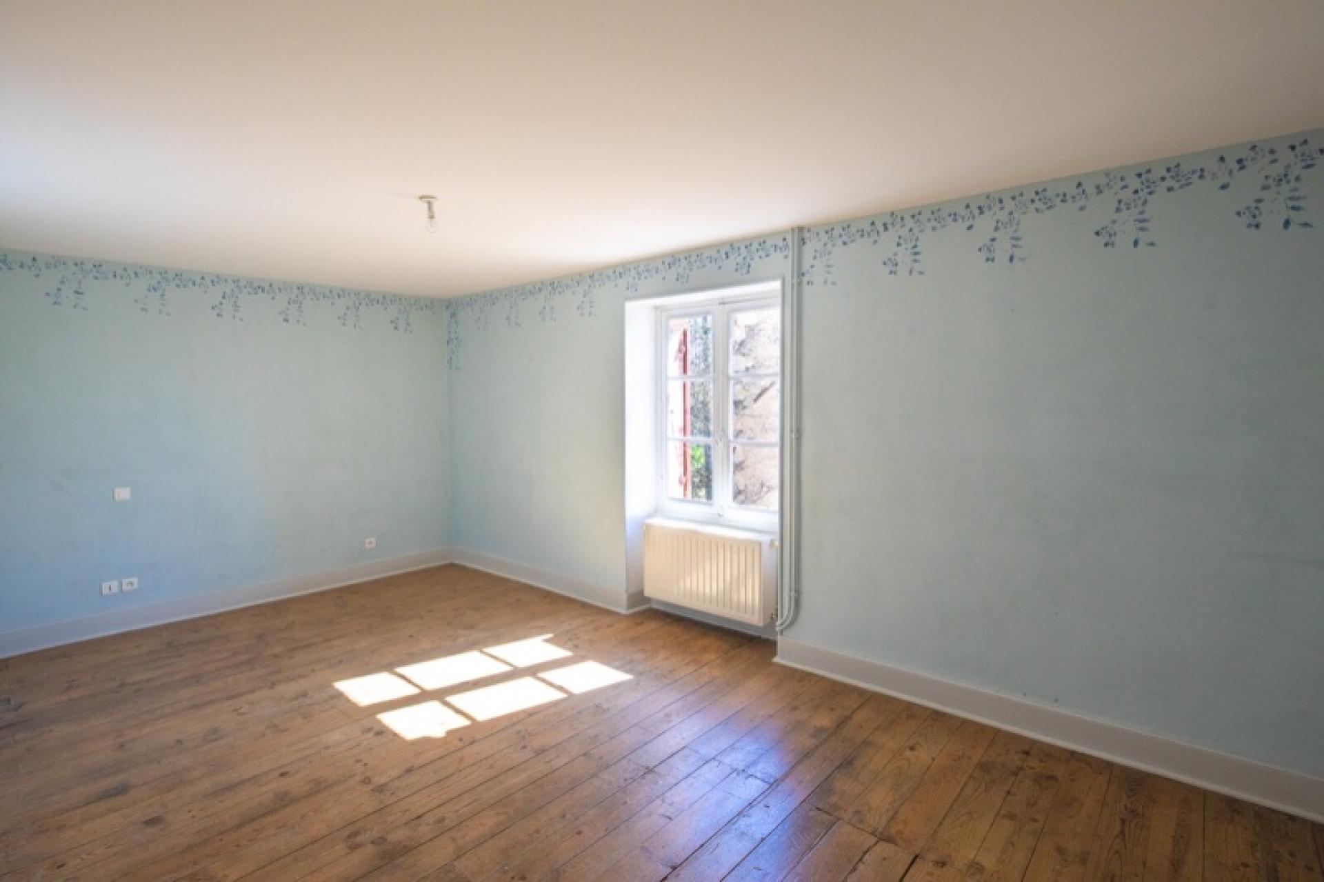 Photo 15 of the listing.