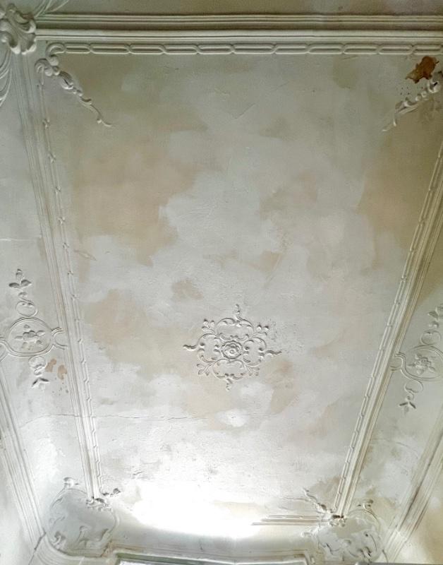 Photo 6 of the listing.