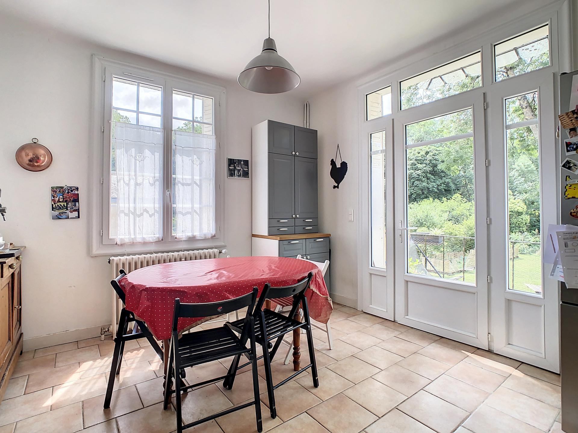 Photo 6 of the listing.