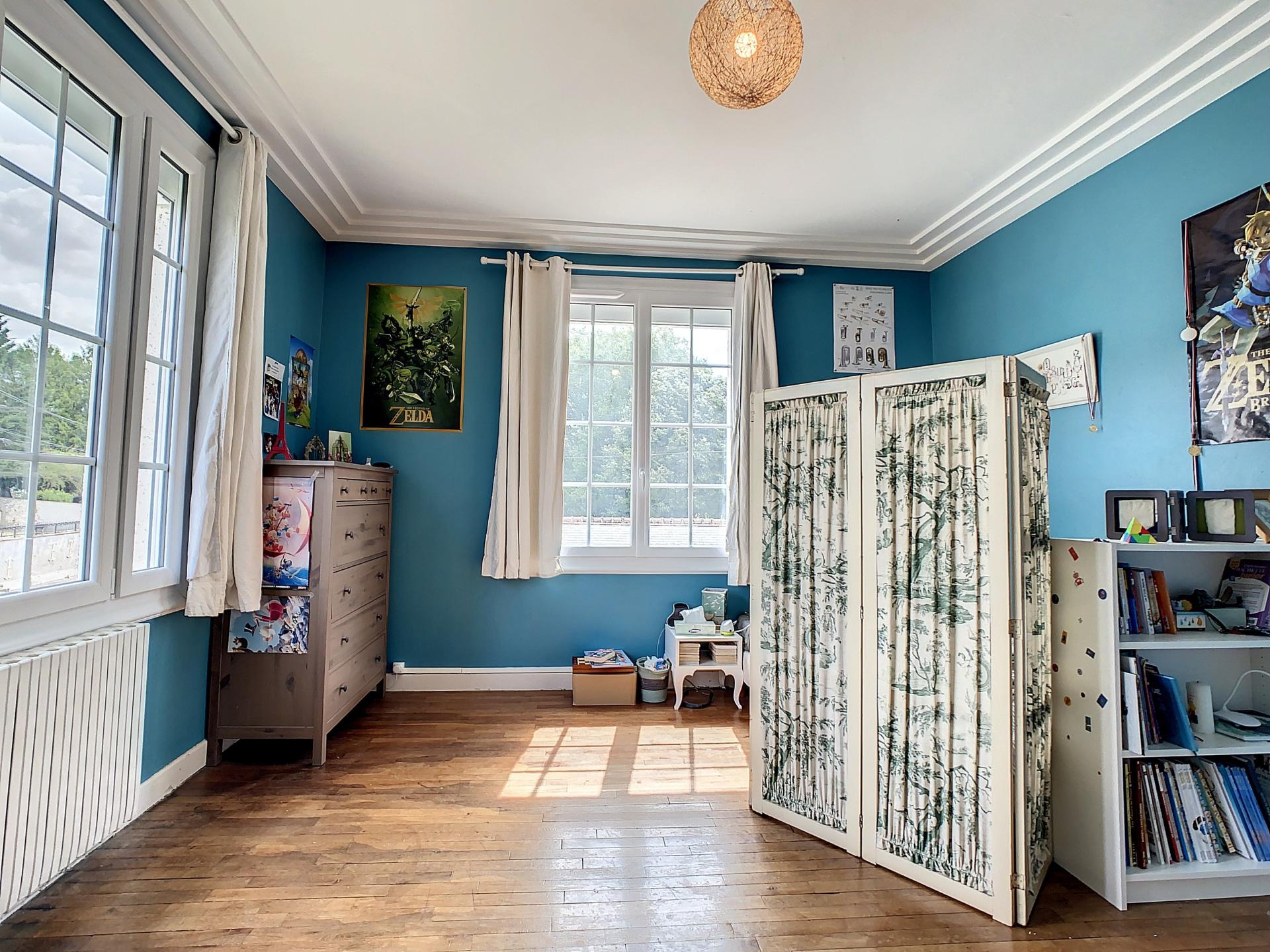 Photo 8 of the listing.