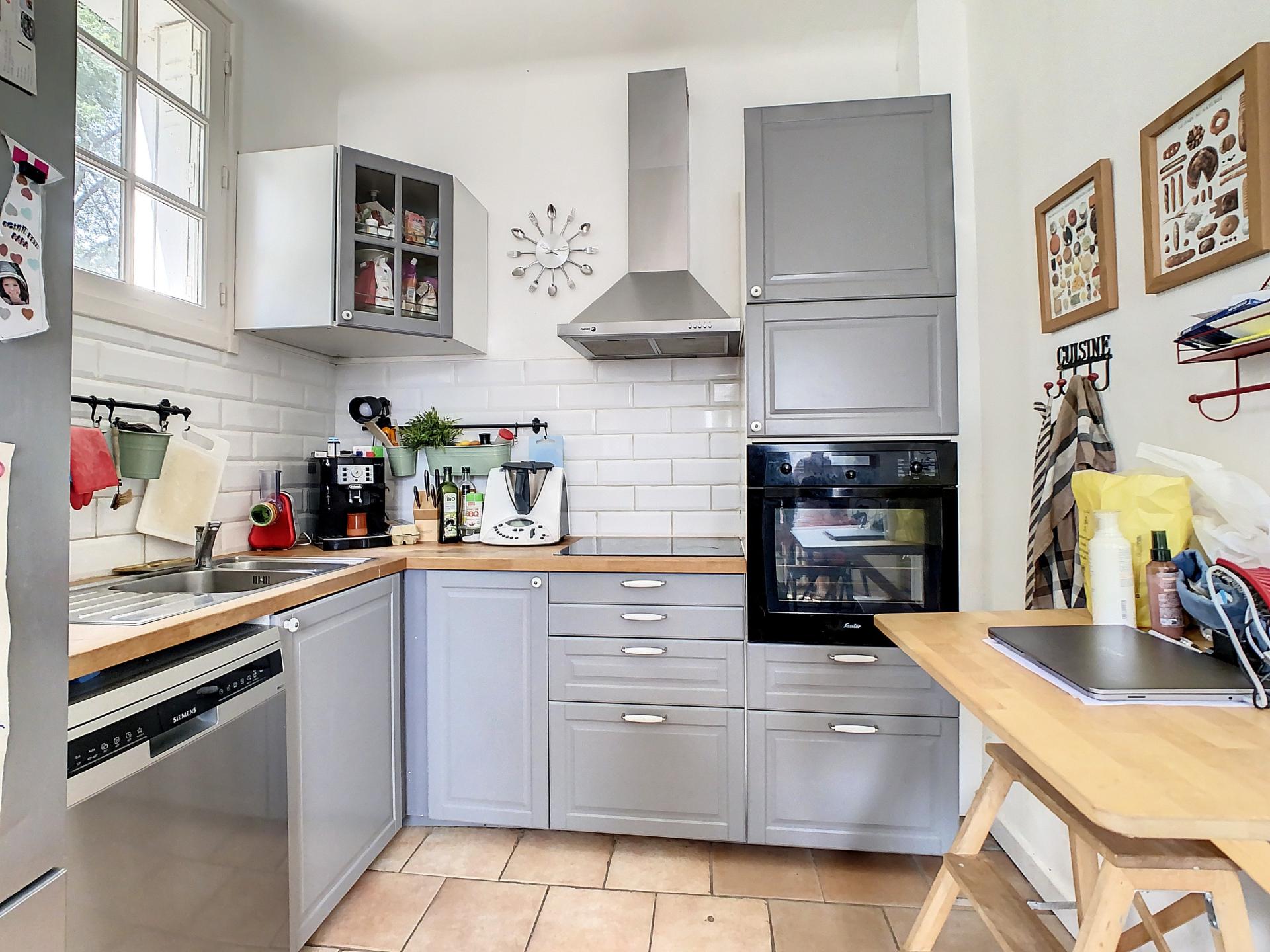 Photo 5 of the listing.