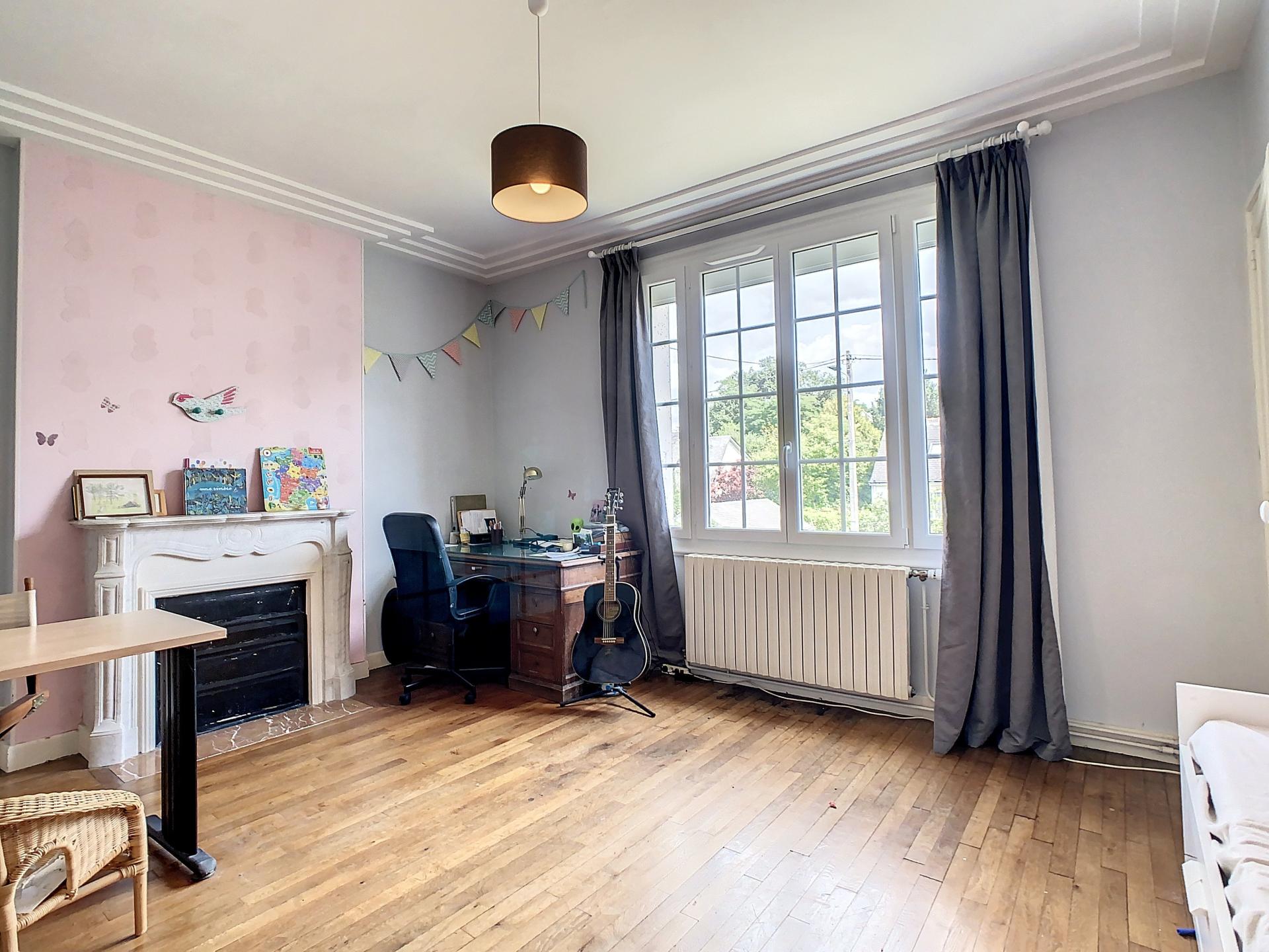 Photo 9 of the listing.