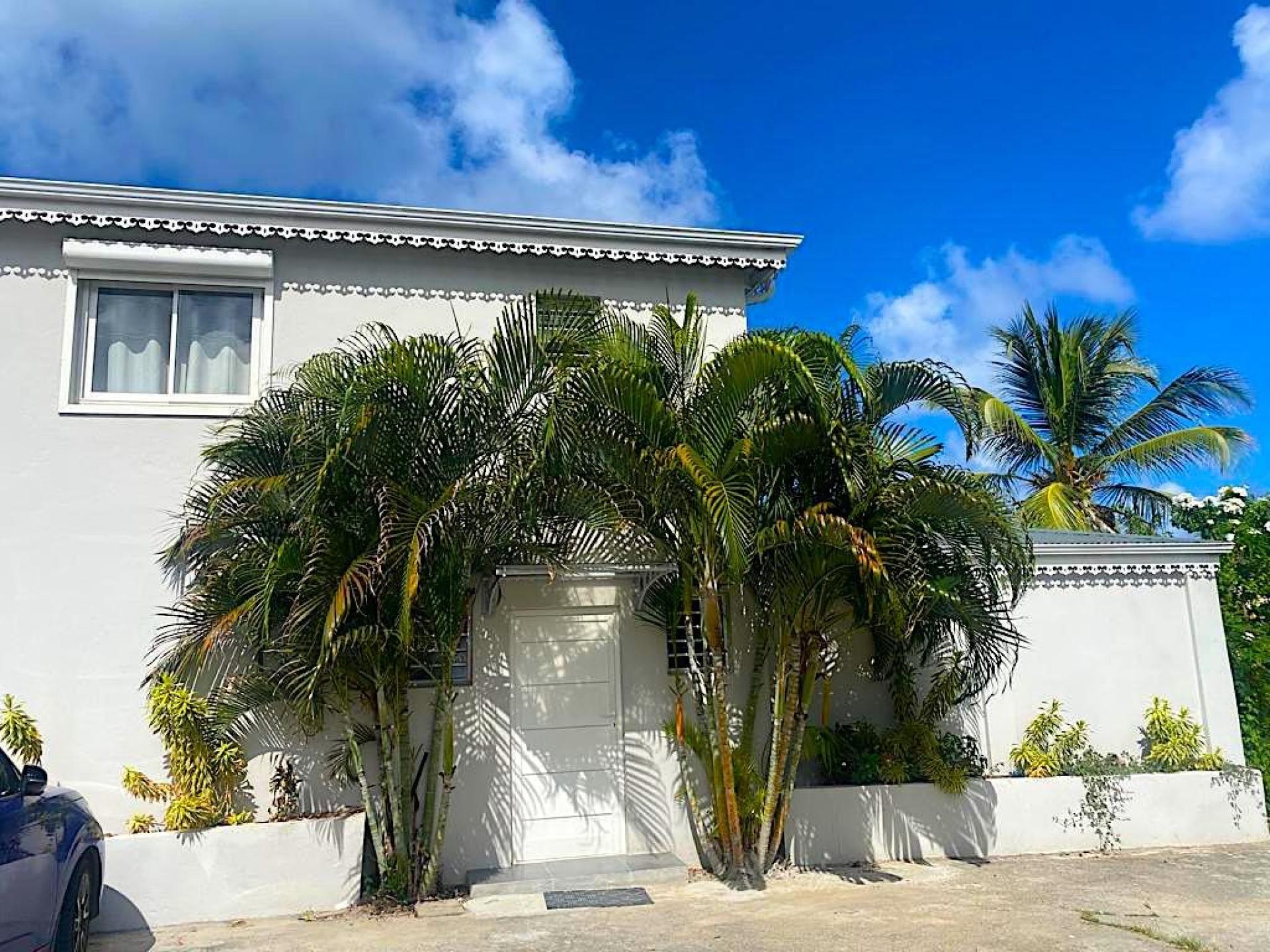 Photo 2 of the listing.