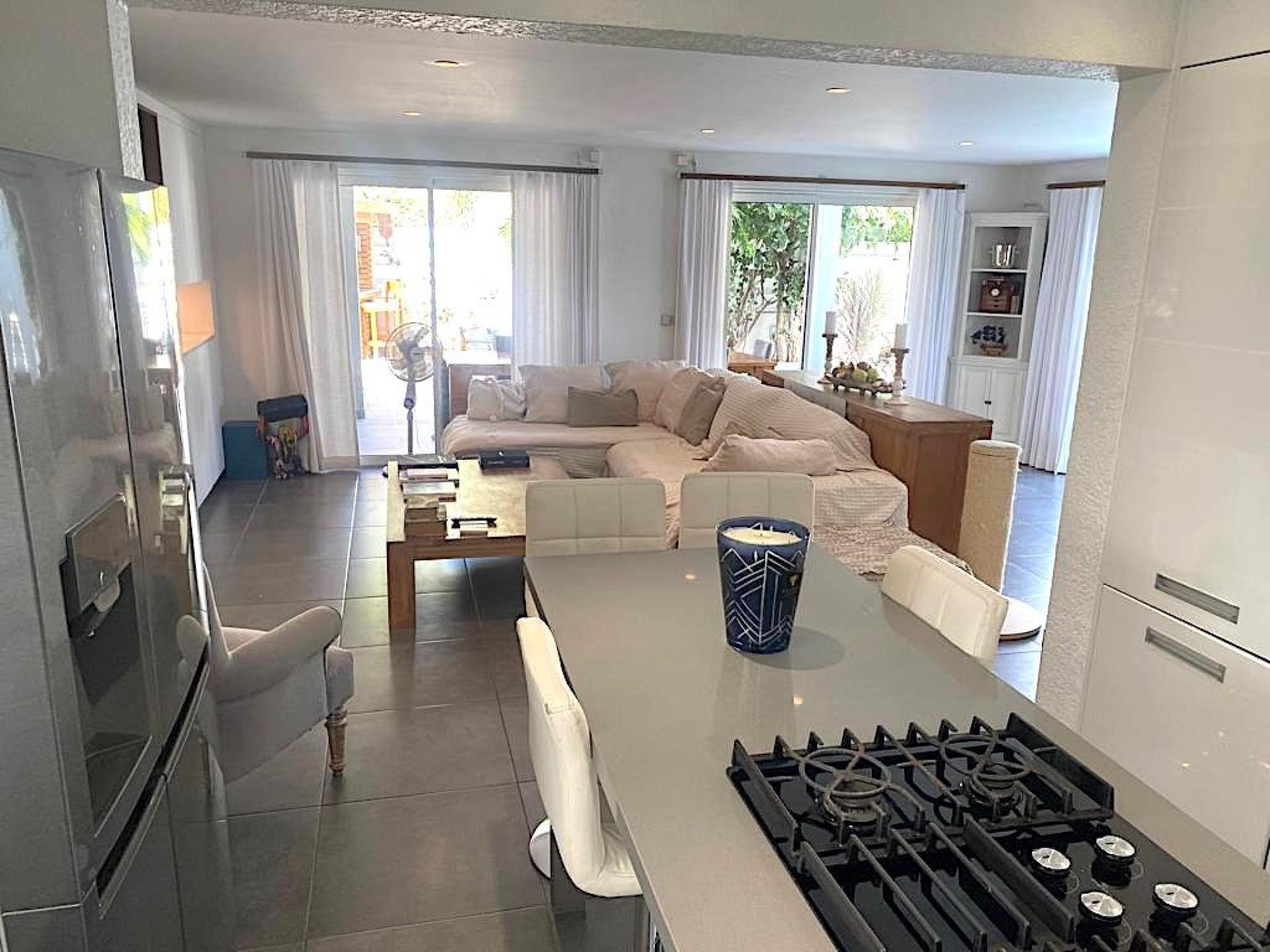 Photo 7 of the listing.