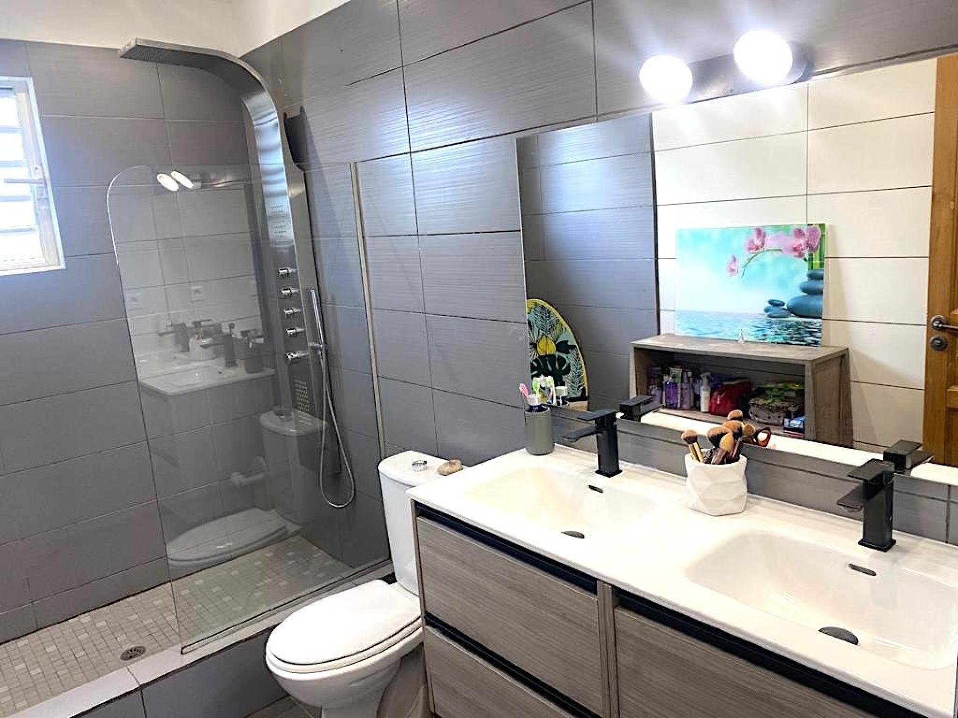 Photo 11 of the listing.