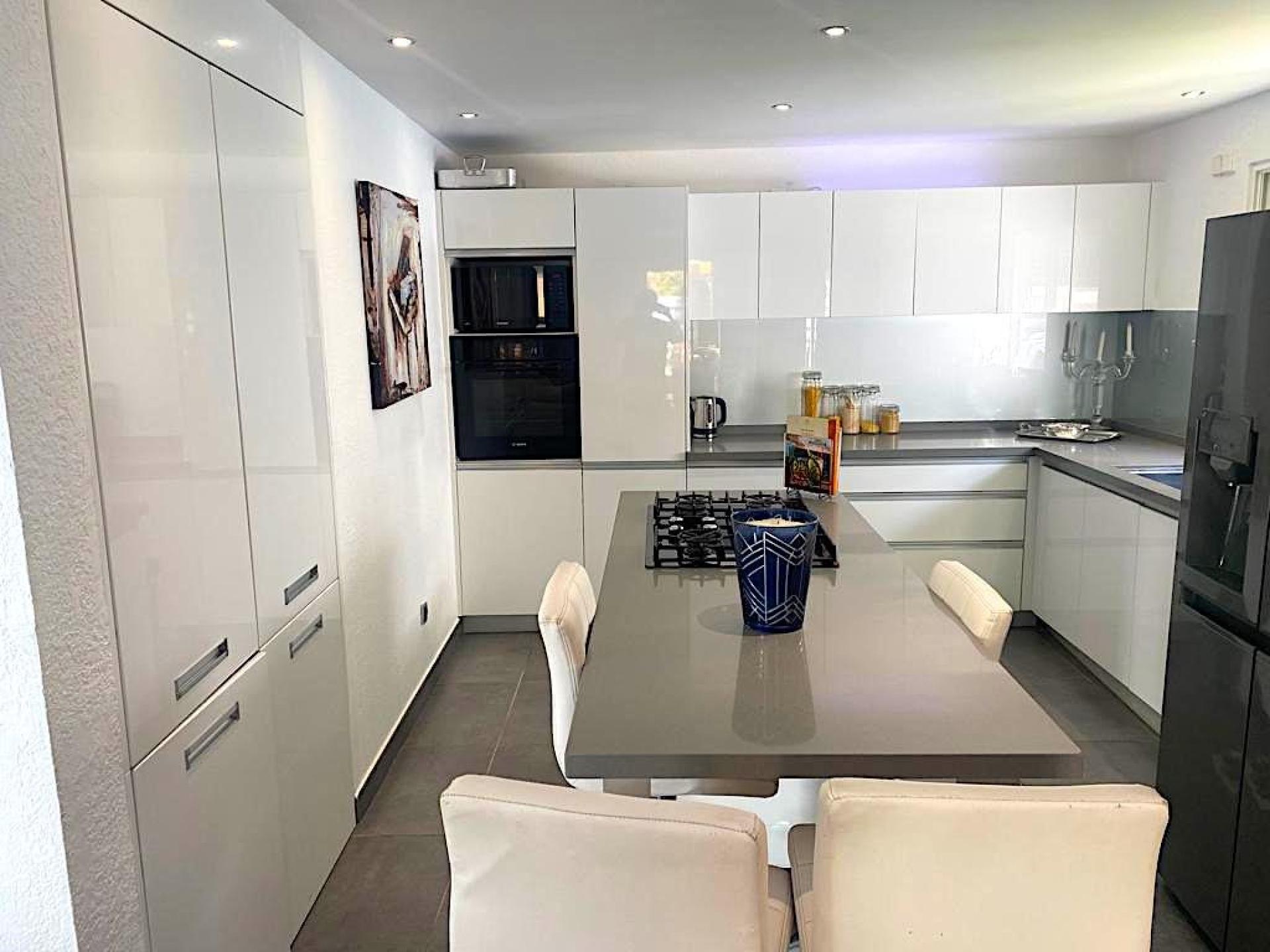 Photo 4 of the listing.