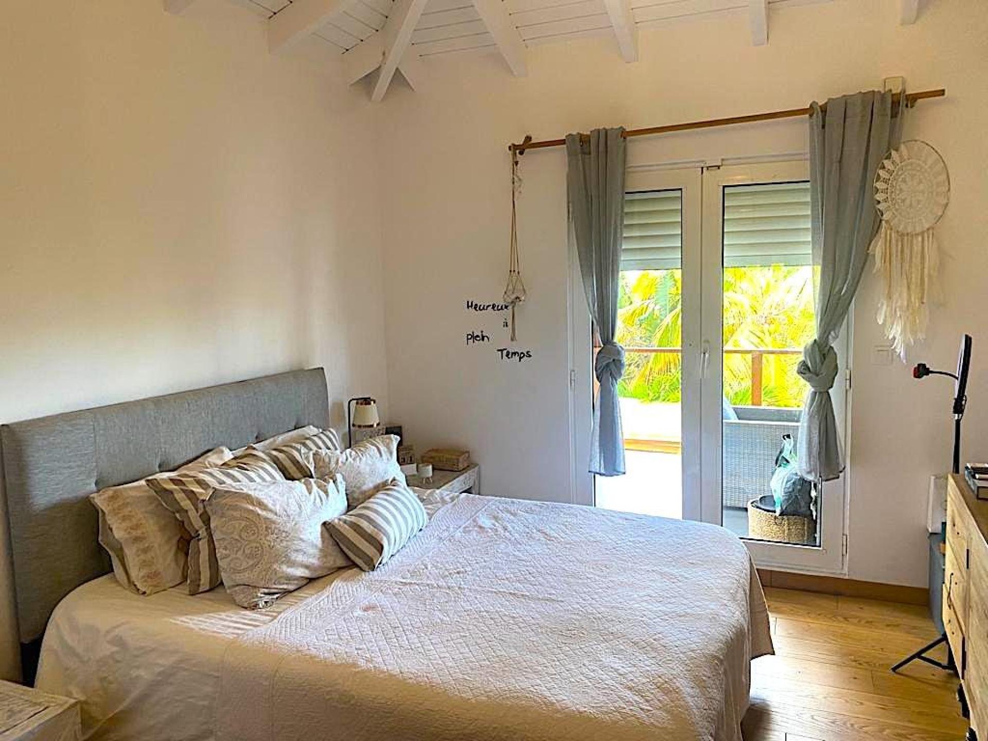 Photo 6 of the listing.