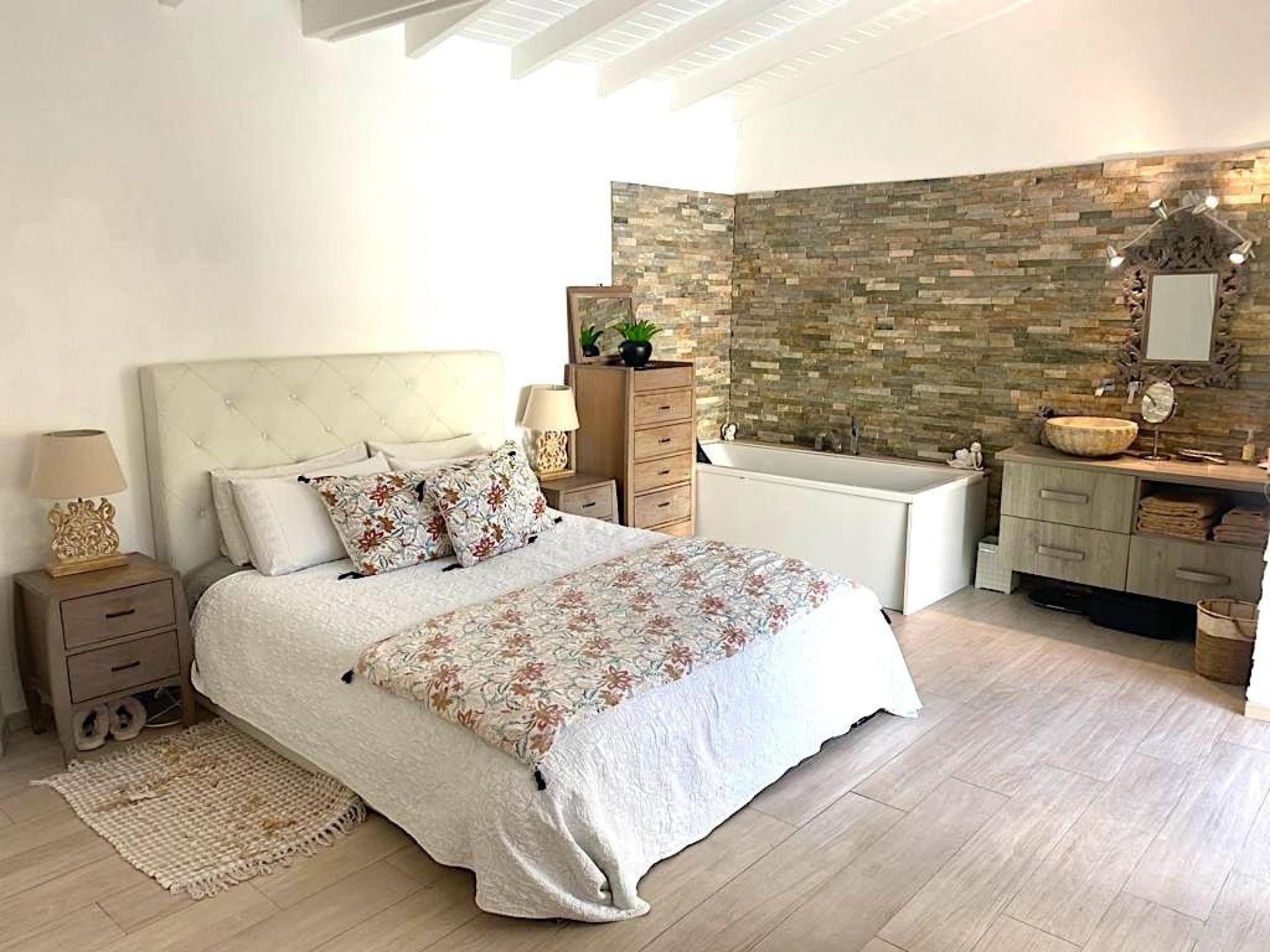 Photo 5 of the listing.