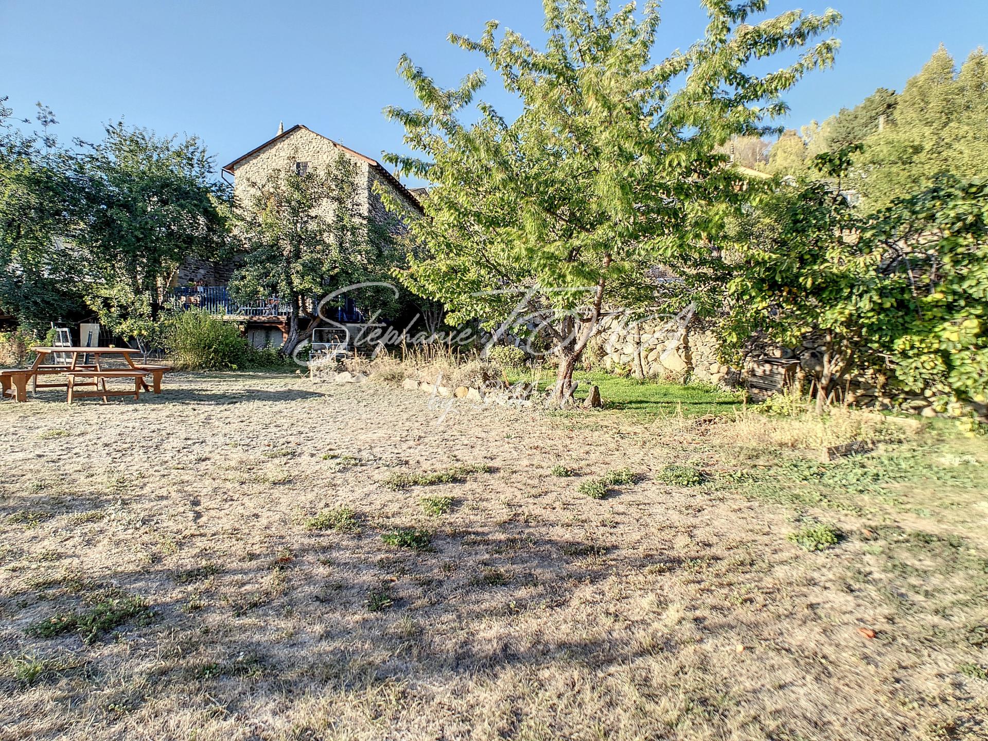 Photo 8 of the listing.