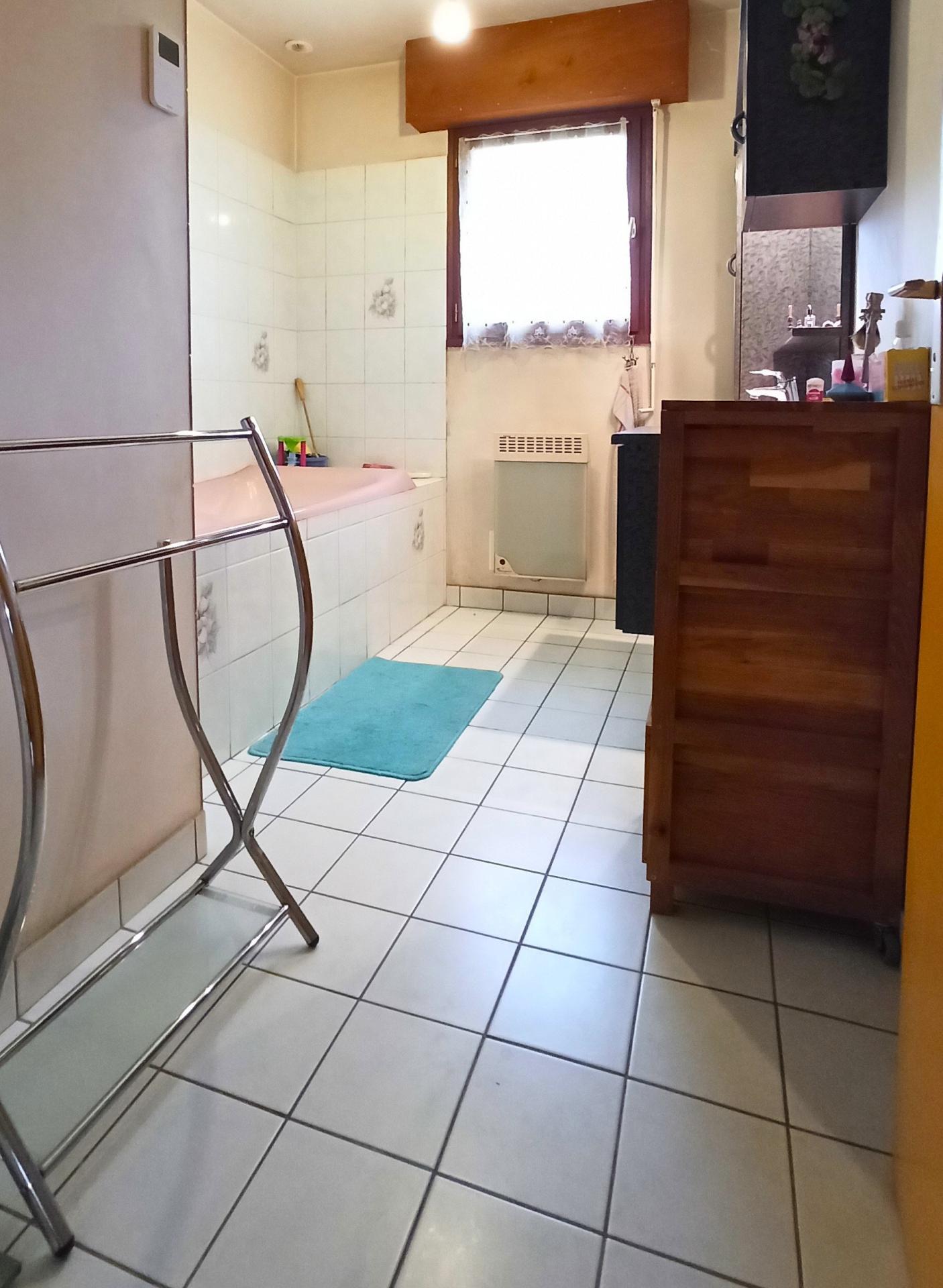 Photo 10 of the listing.