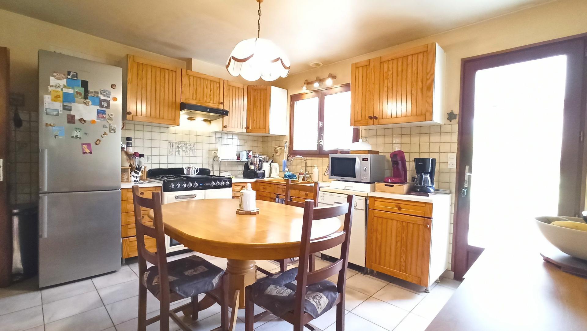 Photo 5 of the listing.