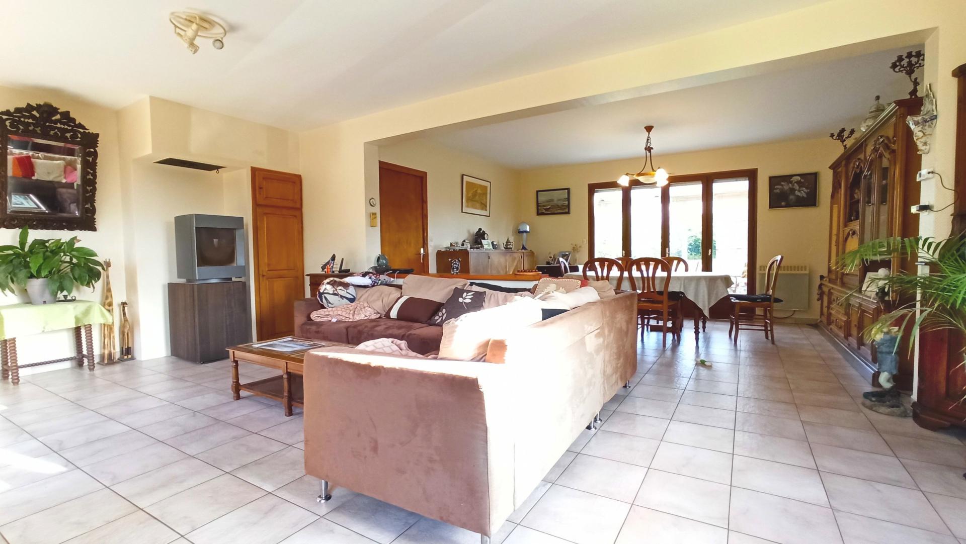 Photo 4 of the listing.