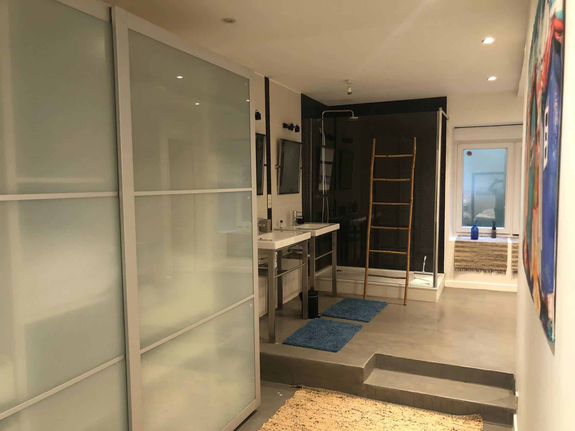 Photo 17 of the listing.