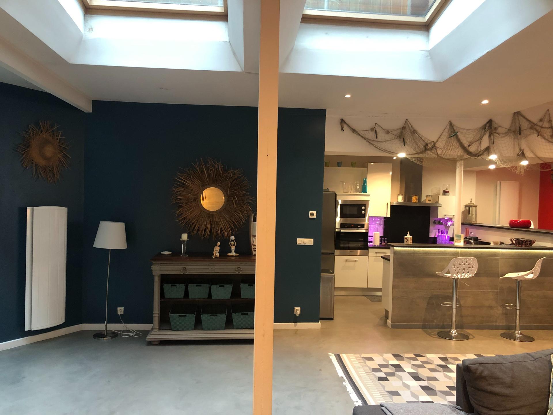 Photo 8 of the listing.