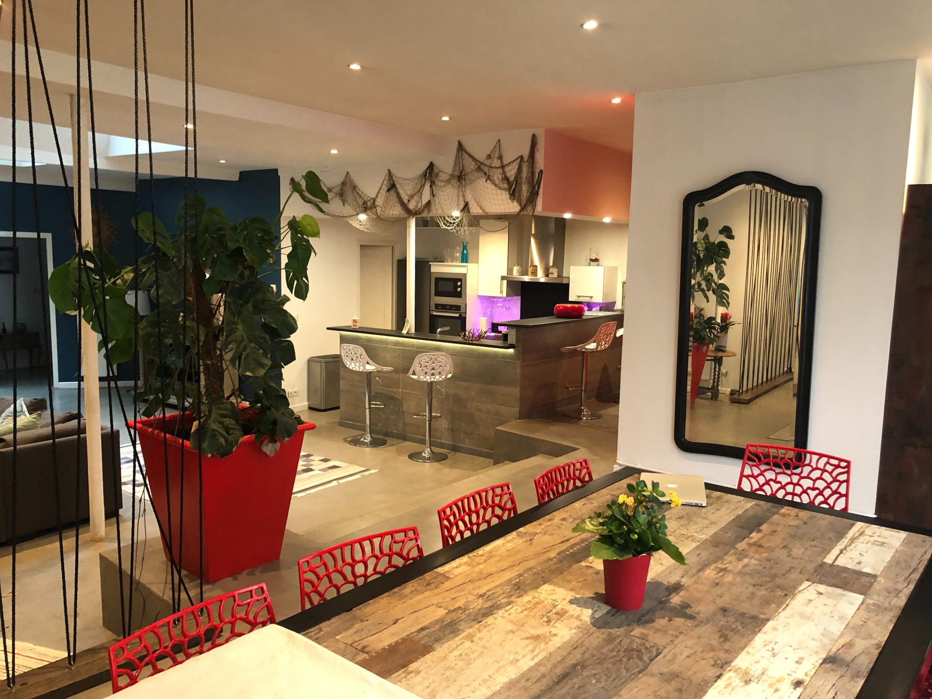 Photo 4 of the listing.